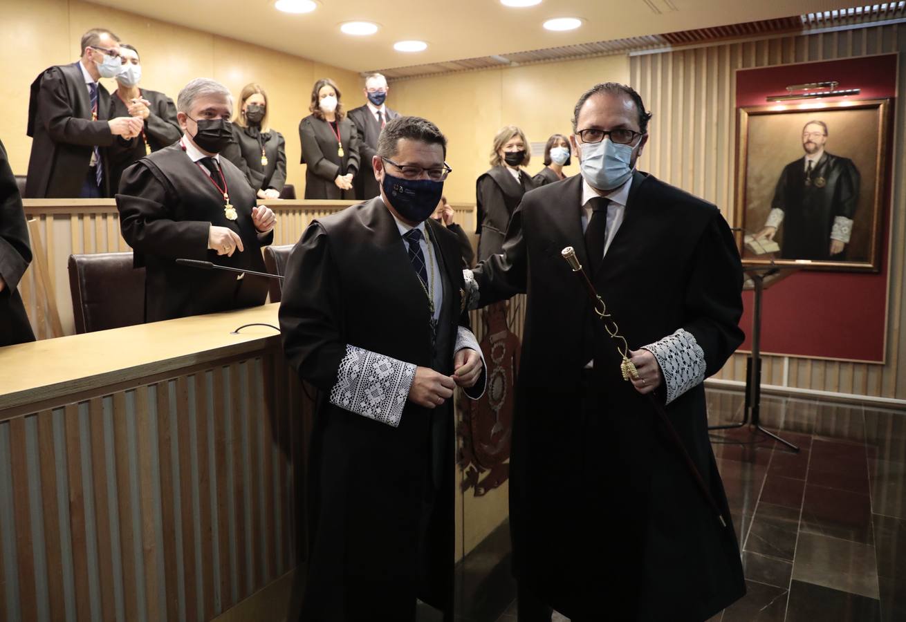 Fotos: Insignias de Oro y de Plata para los abogados de Valladolid