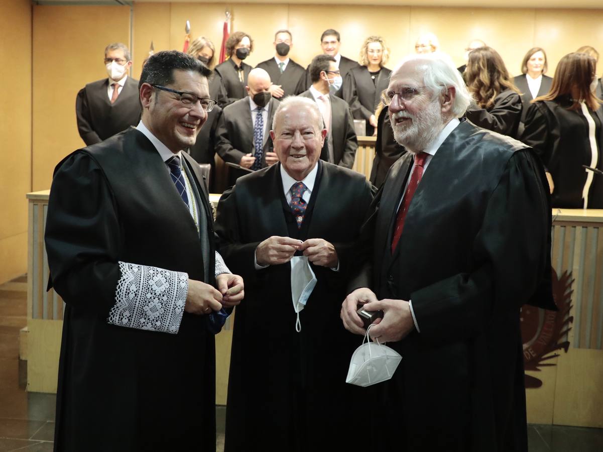 Fotos: Insignias de Oro y de Plata para los abogados de Valladolid