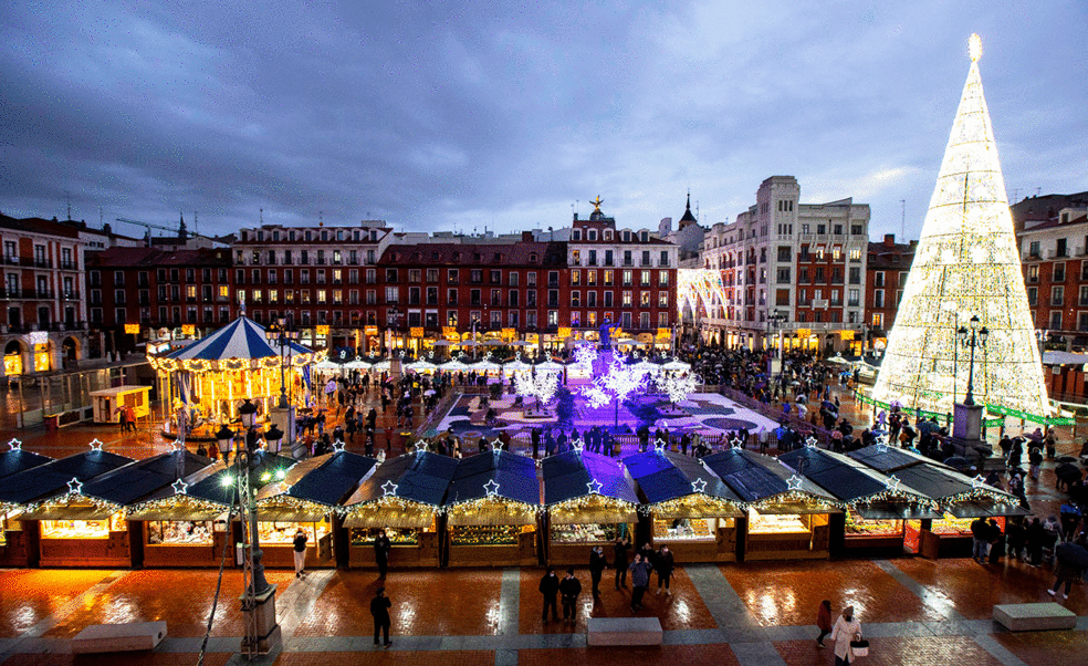 Plaza Mayor de Valladolid, con la iluminación navideña.