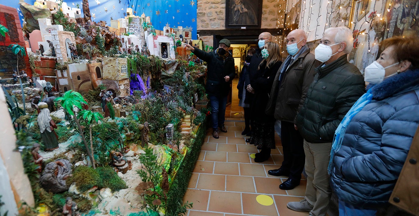 Las Clarisas inauguran su exposición de belenes en Carrión de los Condes.