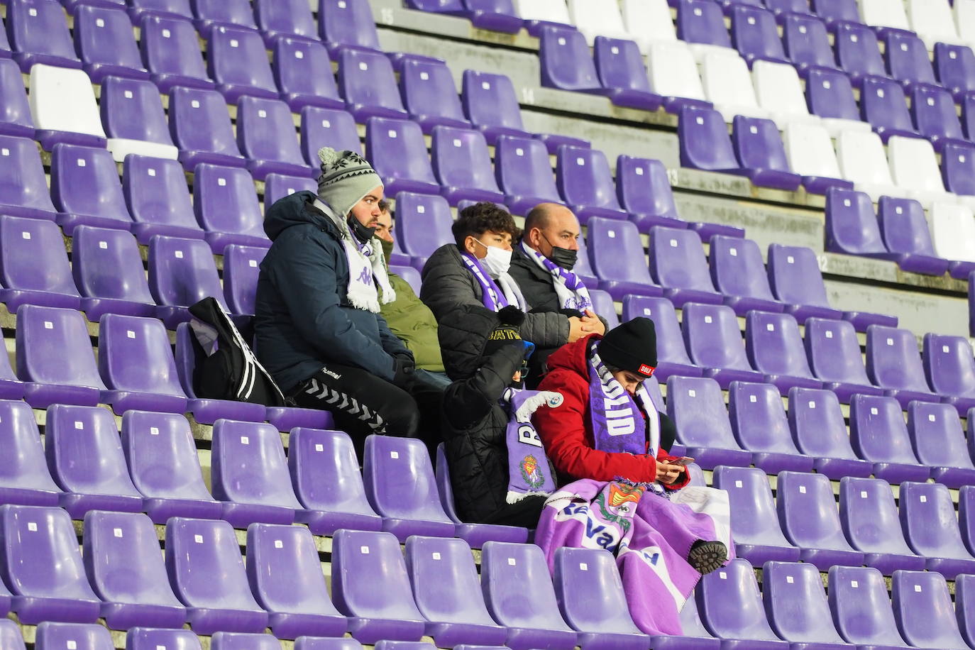 Fotos: Búscate en la grada de Zorrilla (1/3)