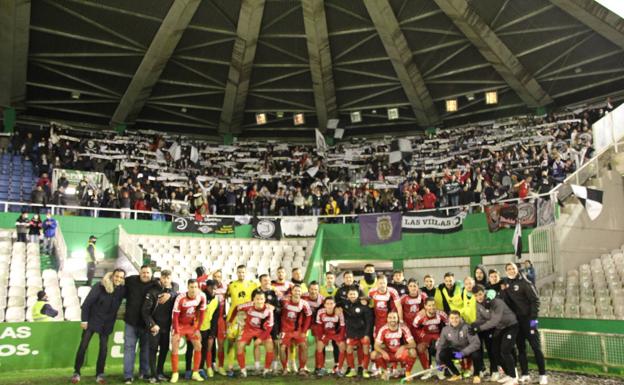 Imagen principal - Un grandioso empate unionista en El Sardinero alentado por 600 salmantinos en las gradas (1-1)