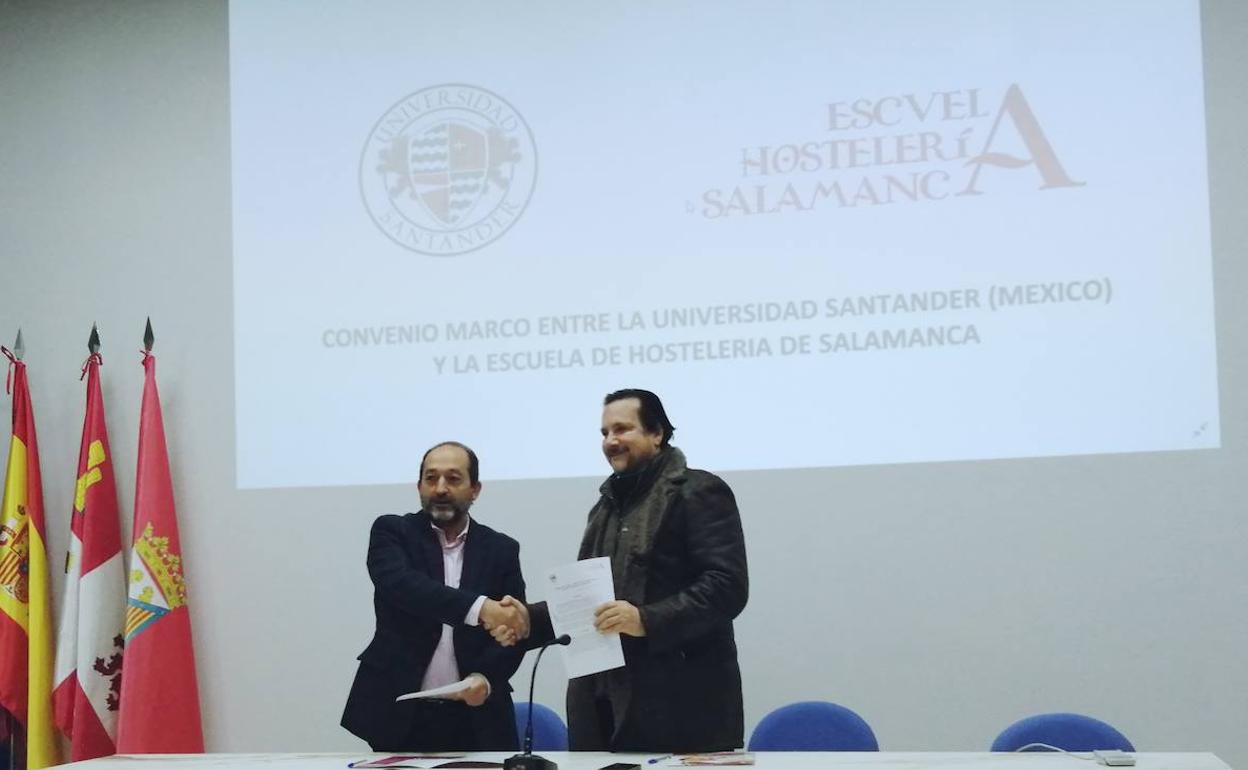 La Escuela Hostelería Salamanca y la Universidad de Santander de México firman un convenio de colaboración. 