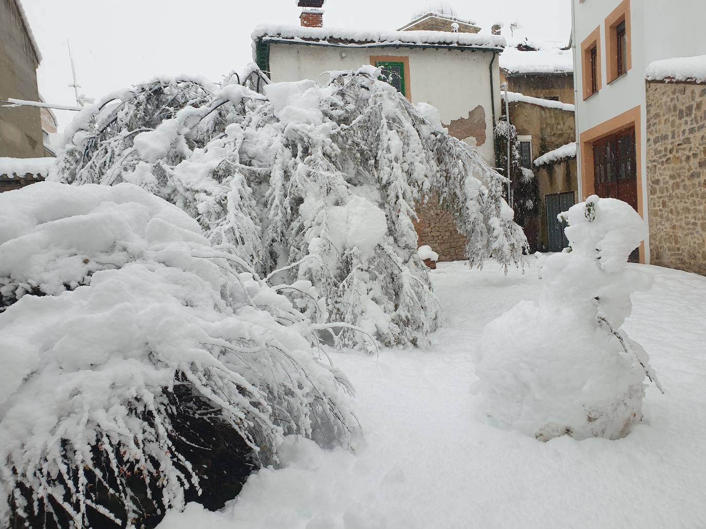 Fotos: Nieve acumulada en Aguilar de Campoo