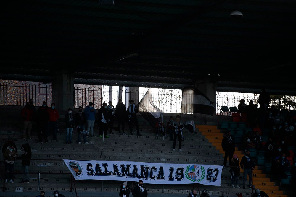 Fría tarde con final feliz en el Helmántico gracias al gol de Adri Carrasco 