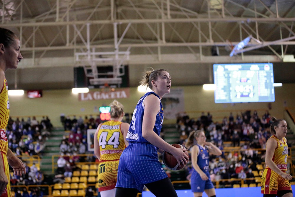 Un desacertado CB Avenida encaja la primera derrota liguera en el Clásico (69-77)