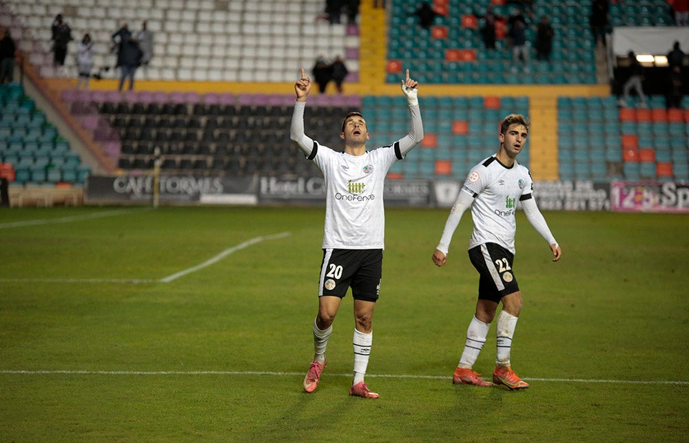 Adri Carrasco pone fin a la sequía del Salamanca UDS para derrotar al Langreo (1-0)