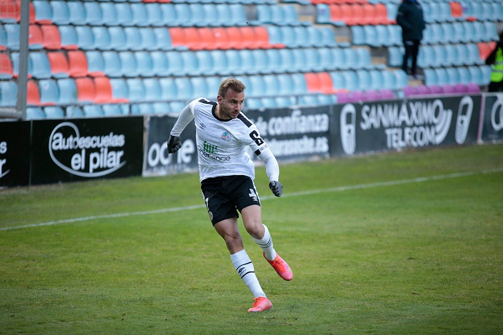 Adri Carrasco pone fin a la sequía del Salamanca UDS para derrotar al Langreo (1-0)