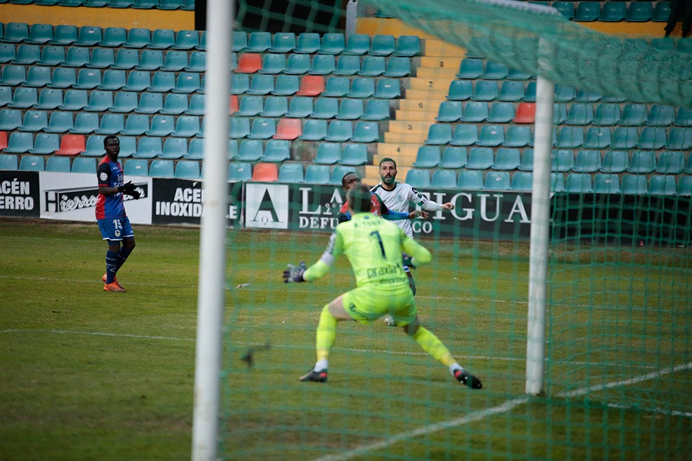 Adri Carrasco pone fin a la sequía del Salamanca UDS para derrotar al Langreo (1-0)