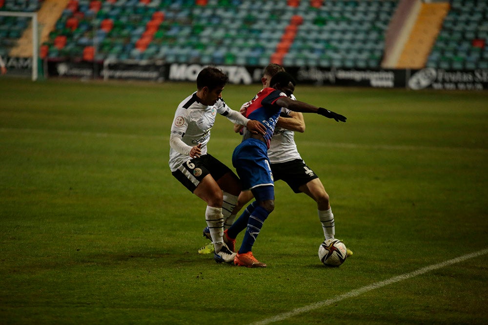 Adri Carrasco pone fin a la sequía del Salamanca UDS para derrotar al Langreo (1-0)