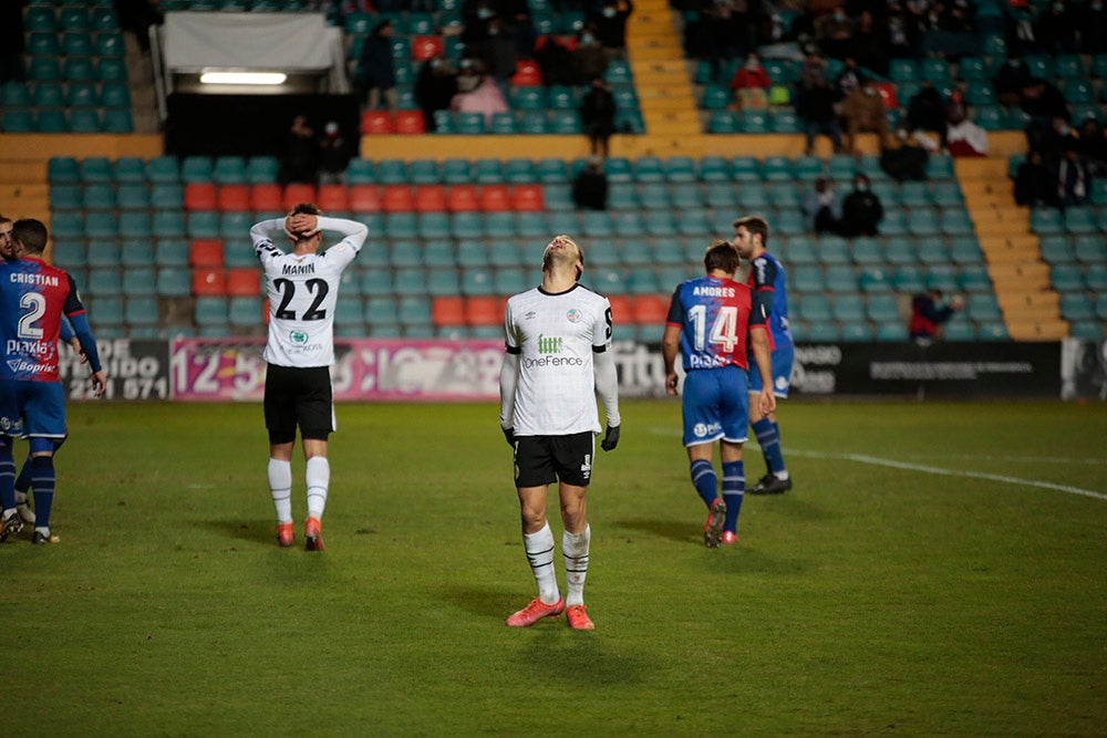 Adri Carrasco pone fin a la sequía del Salamanca UDS para derrotar al Langreo (1-0)