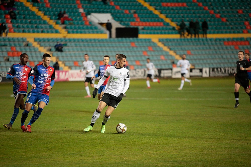 Adri Carrasco pone fin a la sequía del Salamanca UDS para derrotar al Langreo (1-0)