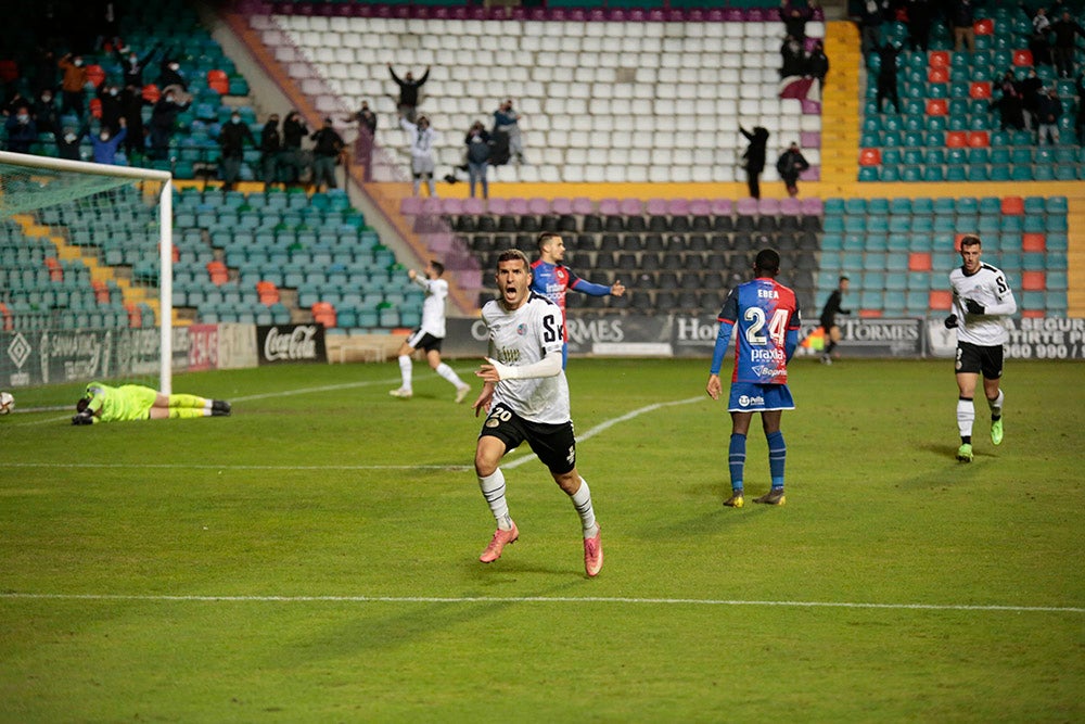 Adri Carrasco pone fin a la sequía del Salamanca UDS para derrotar al Langreo (1-0)