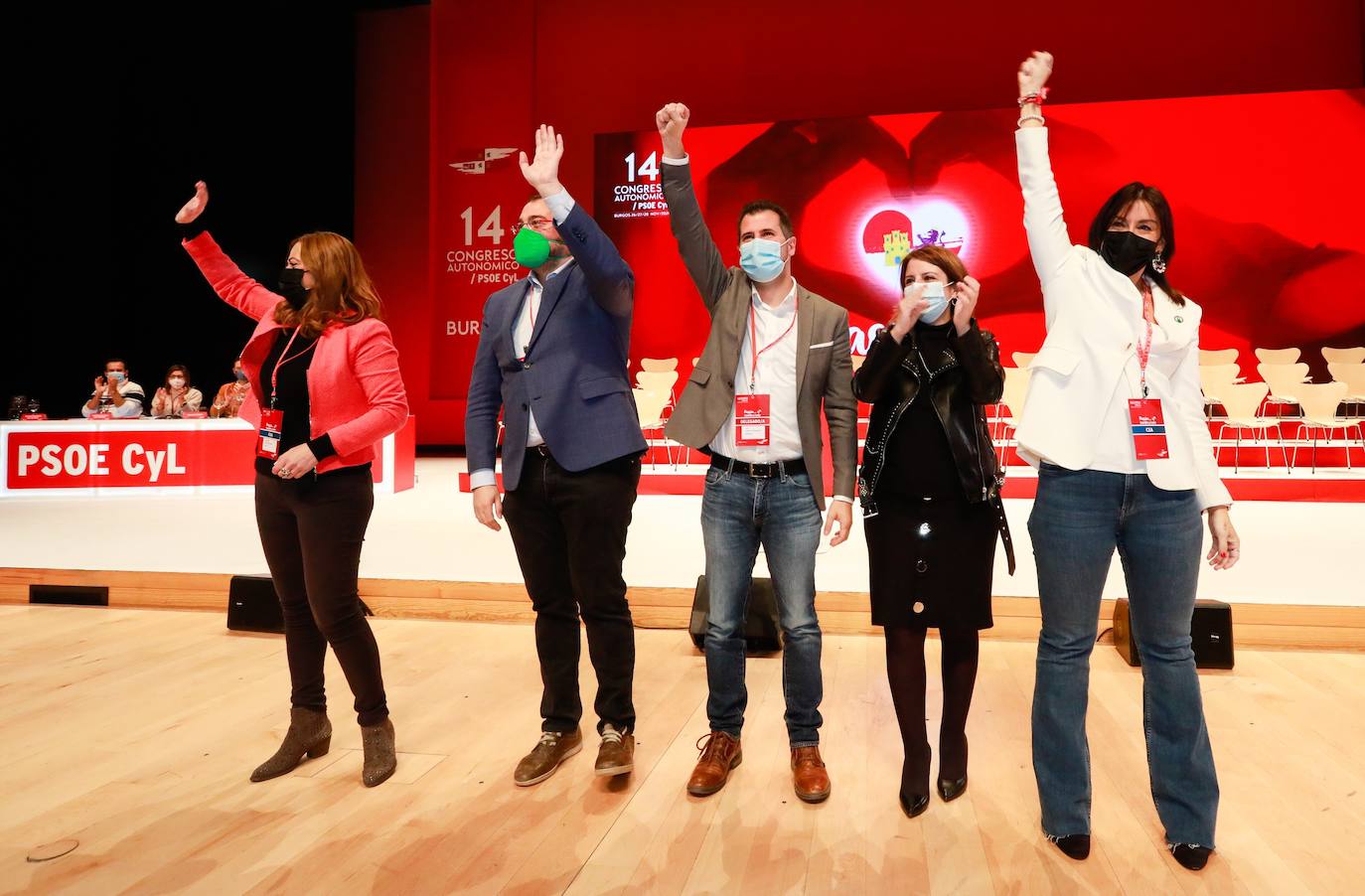 Virginia Barcones, Adrián Barbón, Luis Tudanca, Adriana Lastra y Ana Sánchez, en el escenario del Fórum Evolución. 