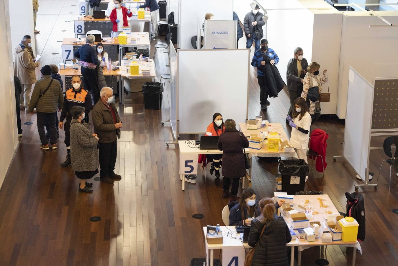 Fotos: Tercera dosis de la vacuna contra la covid-19 en el Centro Cultural Miguel Delibes de Valladolid