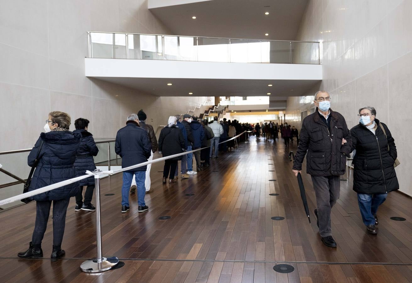 Fotos: Tercera dosis de la vacuna contra la covid-19 en el Centro Cultural Miguel Delibes de Valladolid