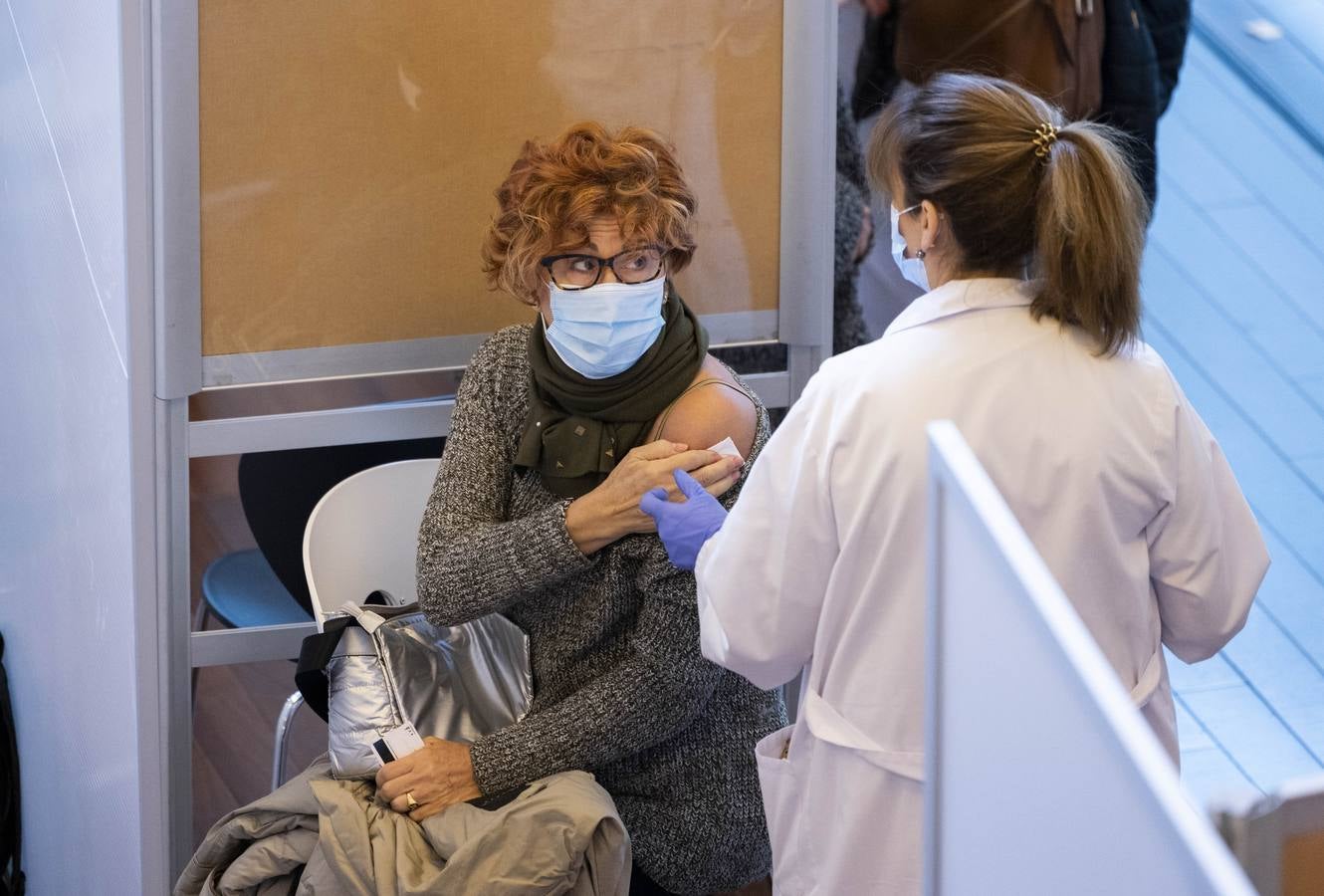 Fotos: Tercera dosis de la vacuna contra la covid-19 en el Centro Cultural Miguel Delibes de Valladolid