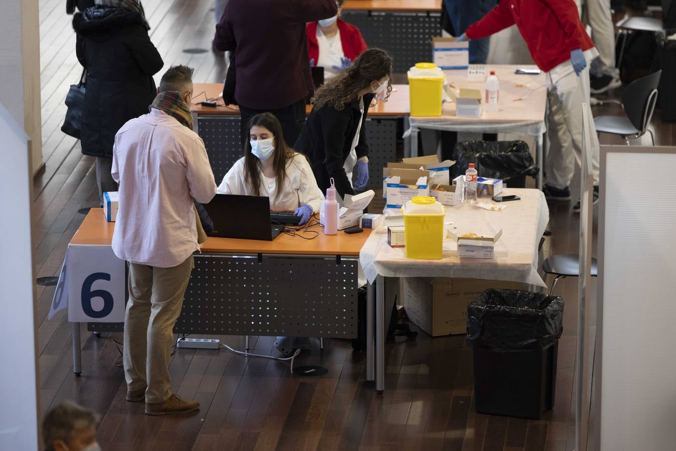 Fotos: Tercera dosis de la vacuna contra la covid-19 en el Centro Cultural Miguel Delibes de Valladolid