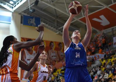 Imagen secundaria 1 - El CB Avenida cae con todos los honores en un partido digno de la WNBA ante el campeón de Europa (110-102)