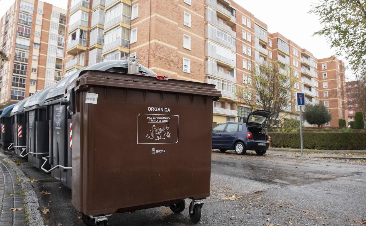 El contenedor marrón ya está operativo en las calles de La Albuera. 