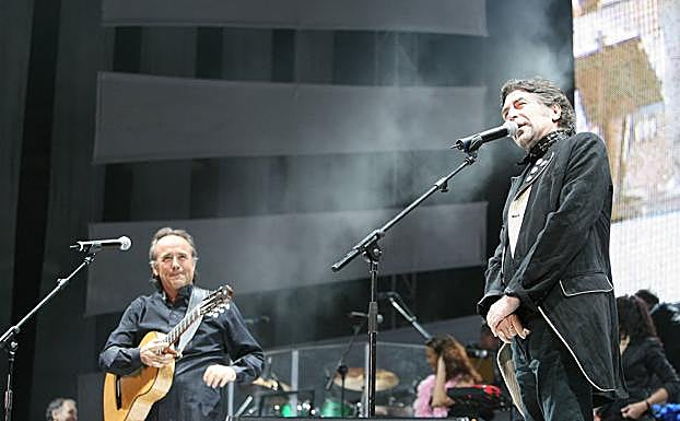 Junto aJunto a Joaquín Sabina en la plaza de toros, en 2007. 