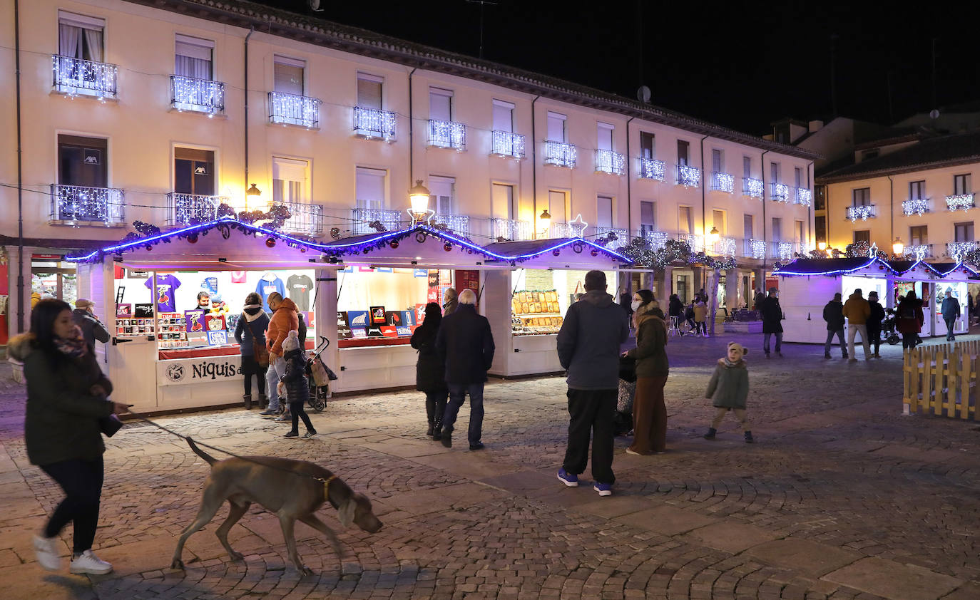 Fotos: La artesanía navideña se apodera de la Plaza Mayor