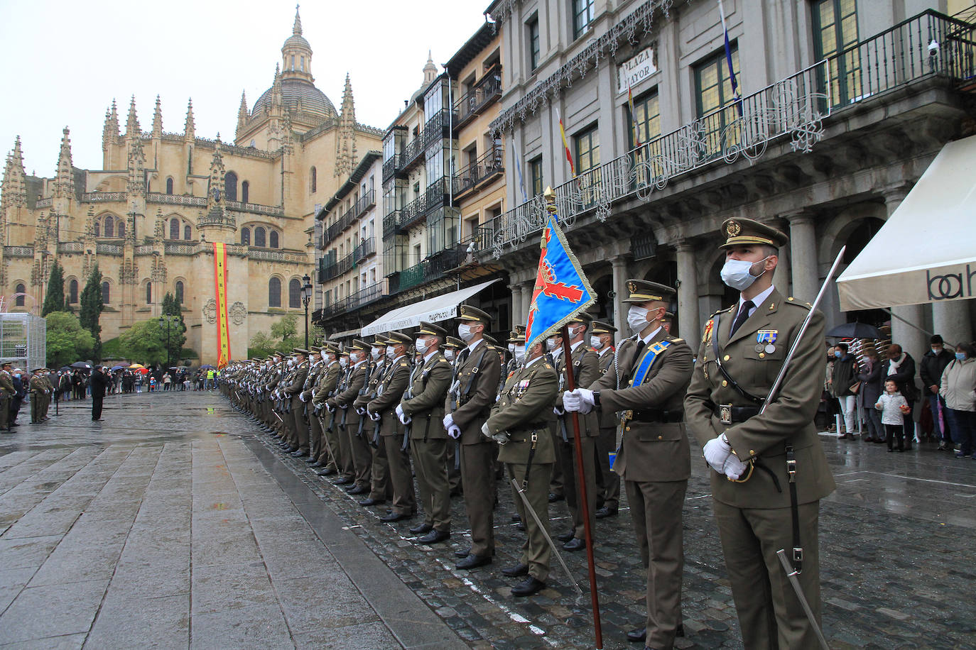 Jura de bandera celebrada este sábado en la Plaza Mayor con motivo de la festividad de Santa Bárbara.