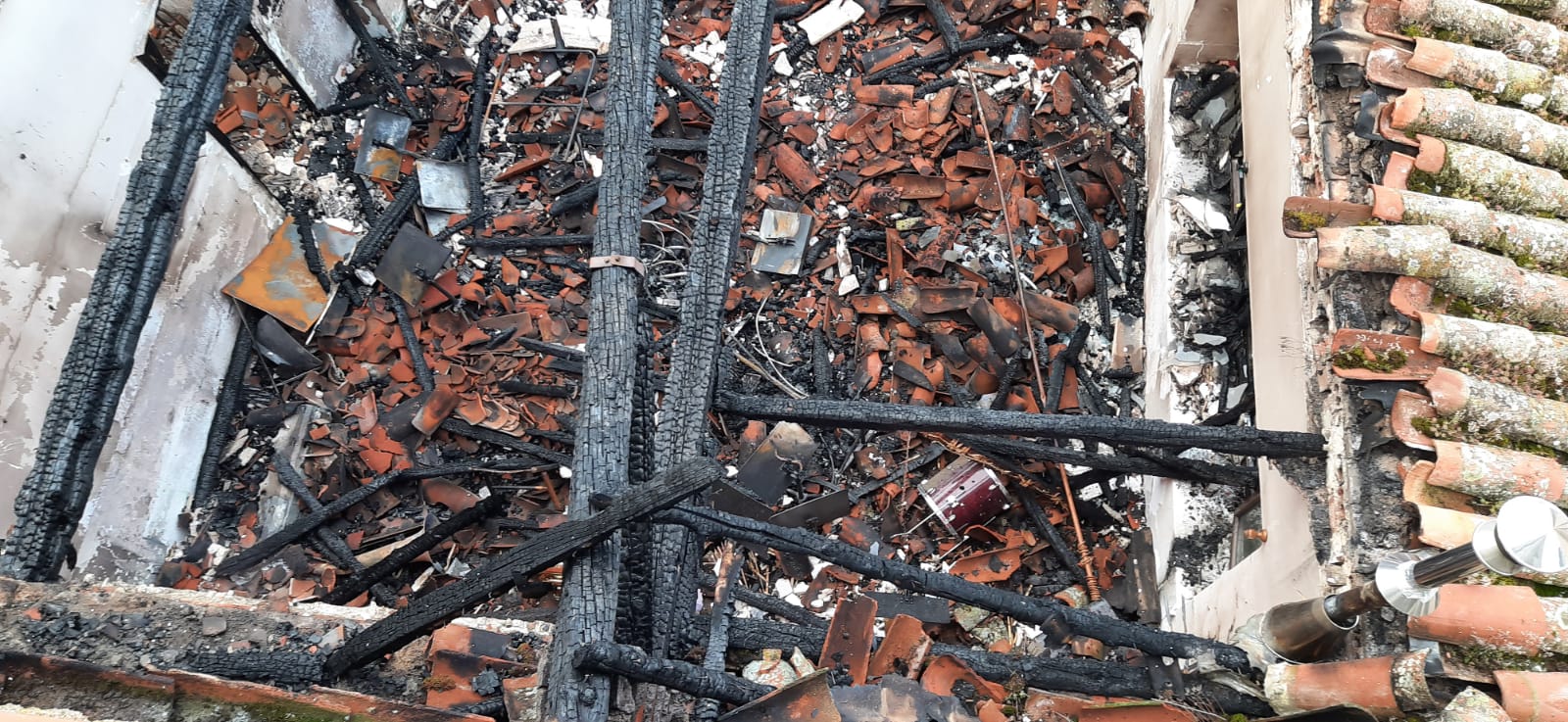 Así ha quedado la Escuela de Música de El Barco de Ávila tras el incendio. 