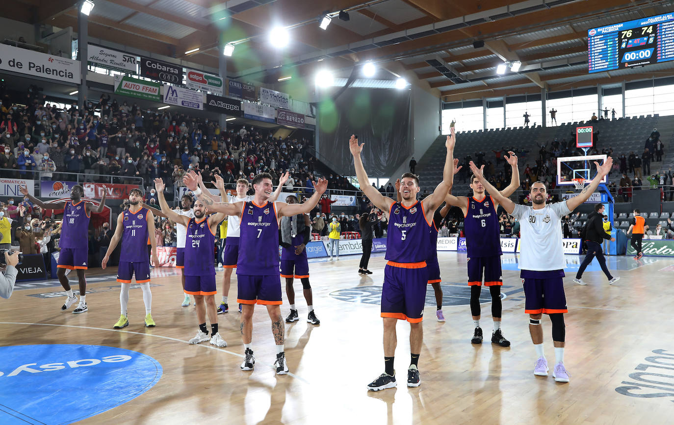 Fotos: Triunfo morado sobre la bocina (76-74)