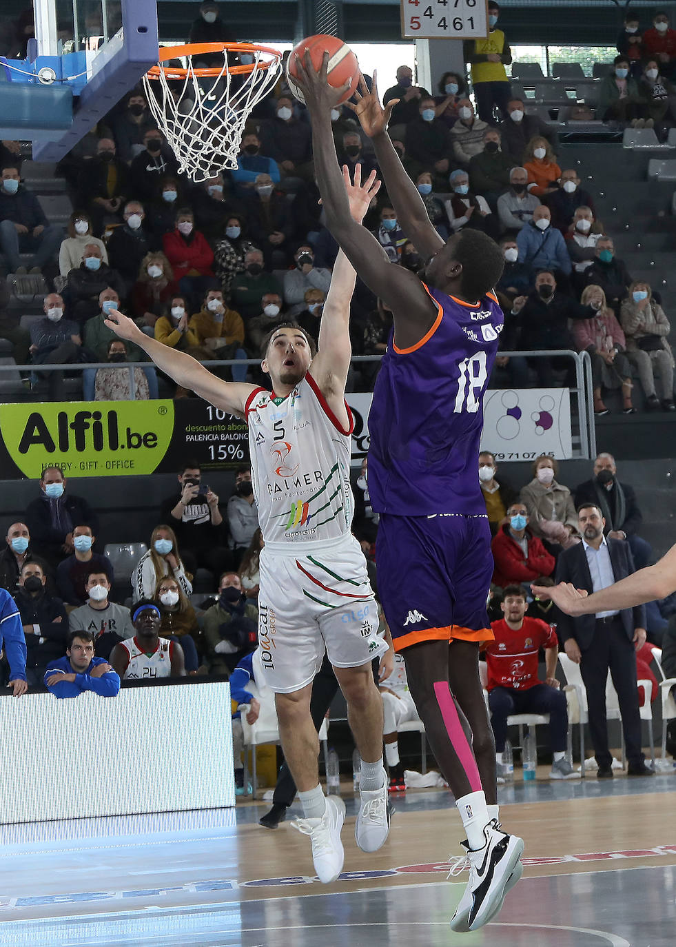 Fotos: Triunfo morado sobre la bocina (76-74)