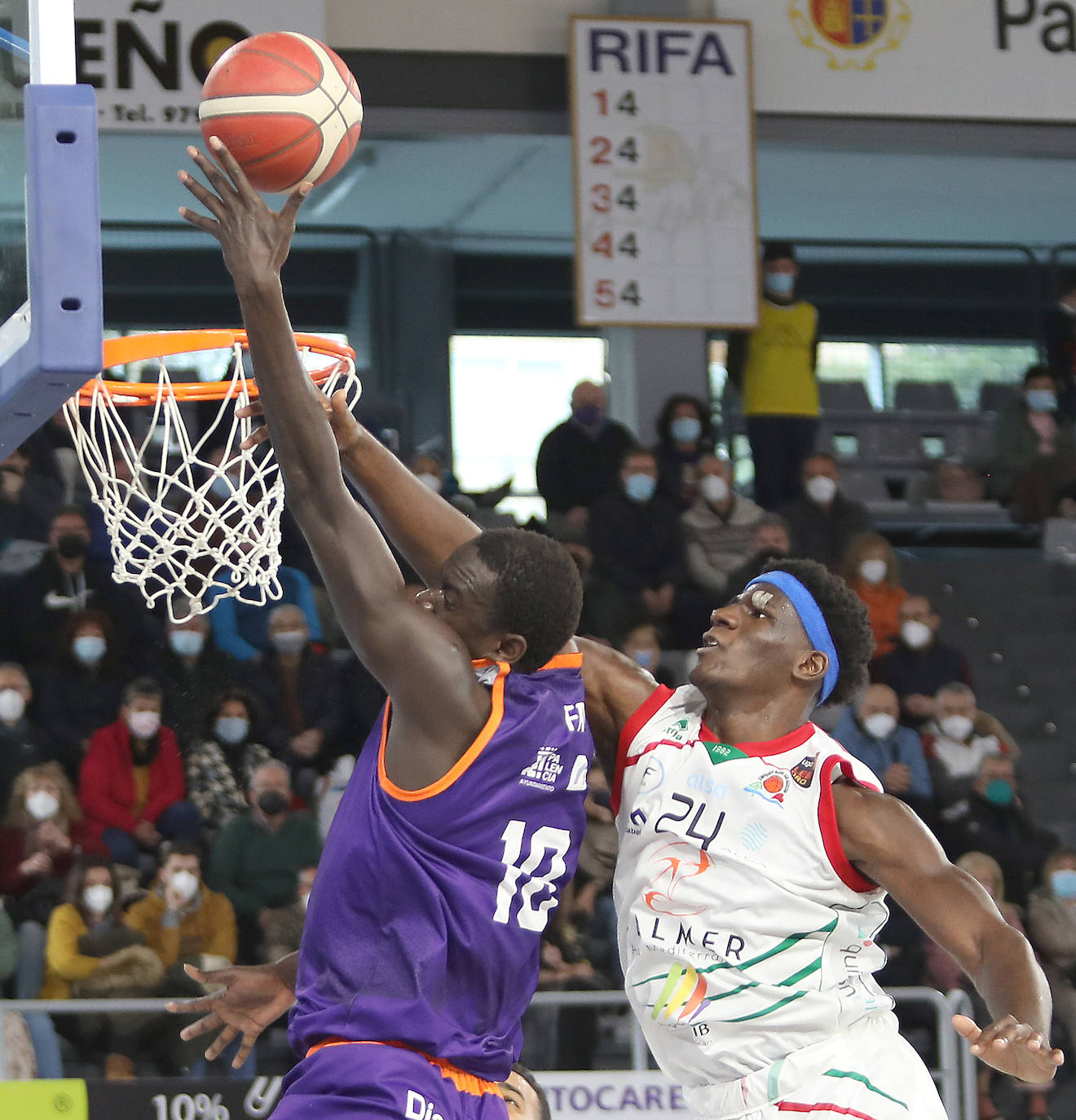 Fotos: Triunfo morado sobre la bocina (76-74)