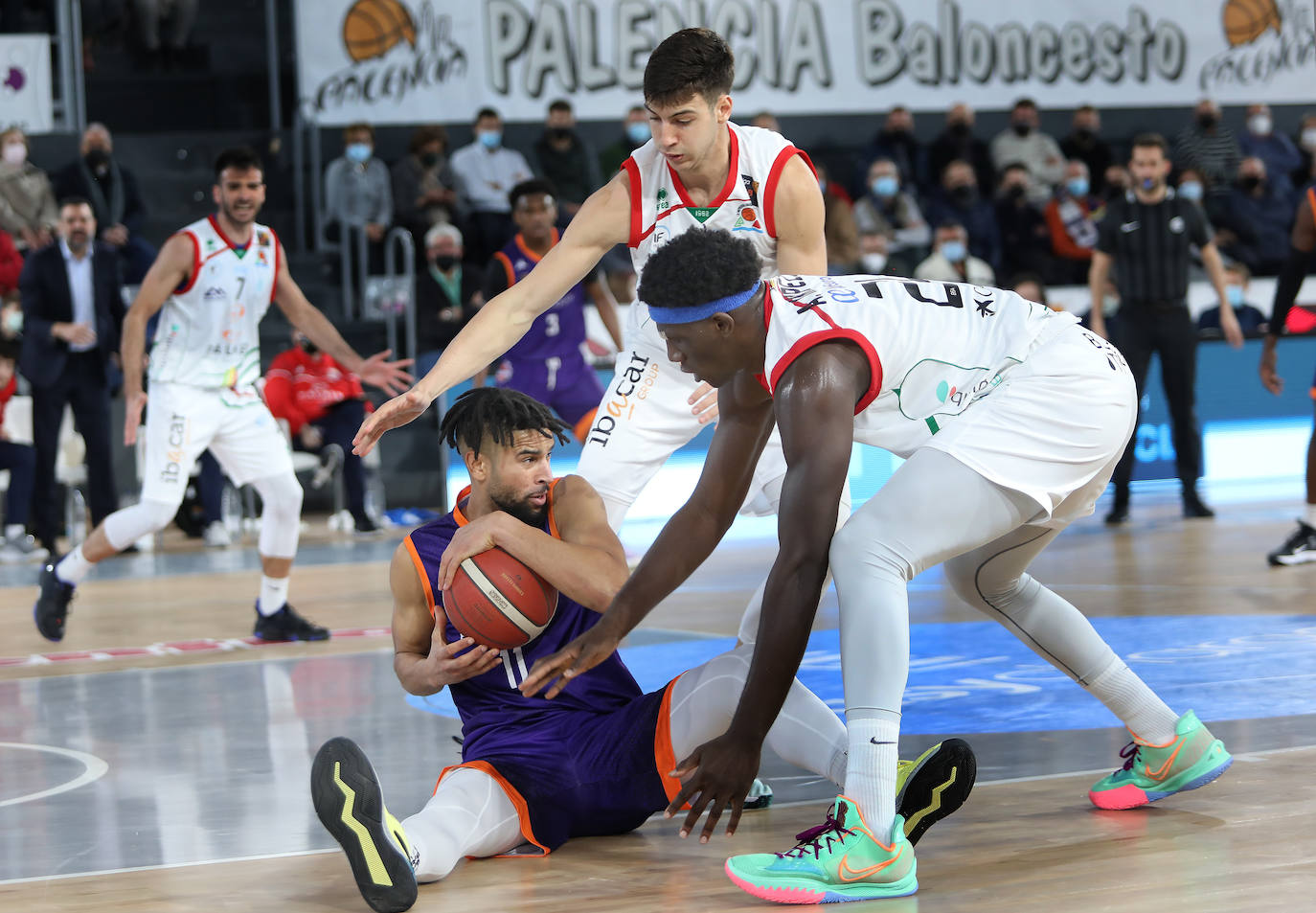 Fotos: Triunfo morado sobre la bocina (76-74)