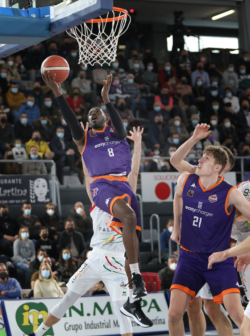 Fotos: Triunfo morado sobre la bocina (76-74)