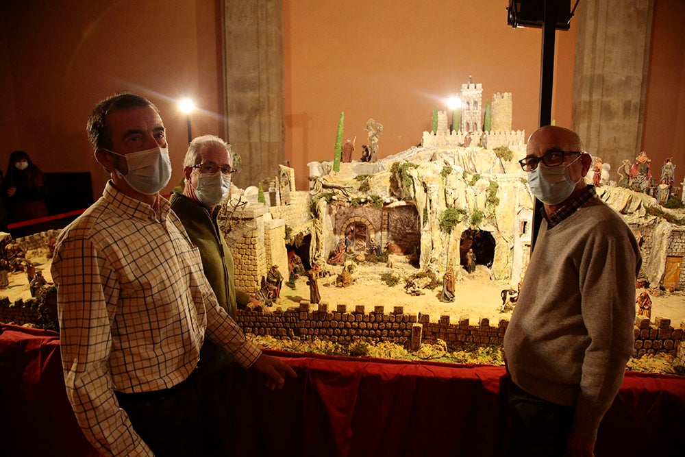 Tres montadores y 485 horas de trabajo dan forma al Belén del Auditorio de San Blas de Salamanca