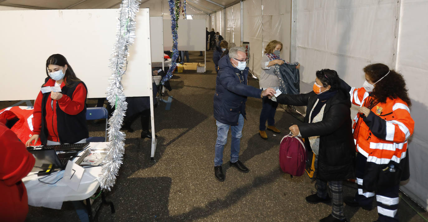 Fotos: La vacunación prosigue en Palencia en el Día de la Constitución