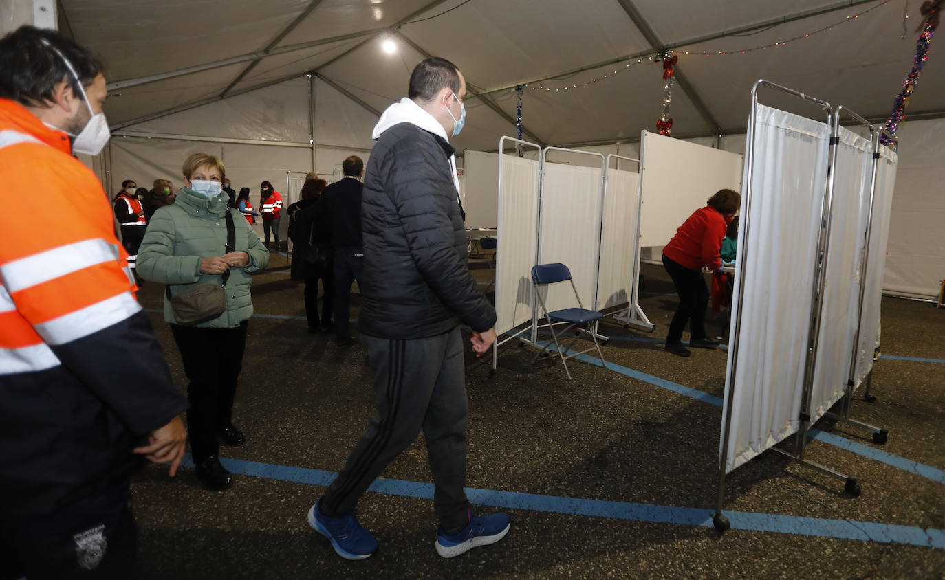 Fotos: La vacunación prosigue en Palencia en el Día de la Constitución