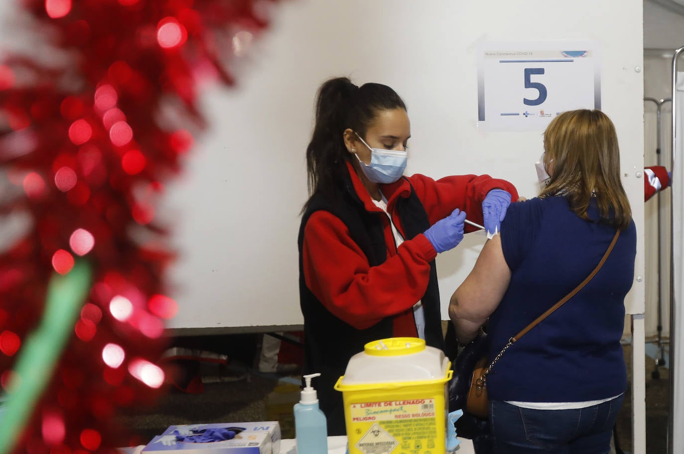 Fotos: La vacunación prosigue en Palencia en el Día de la Constitución