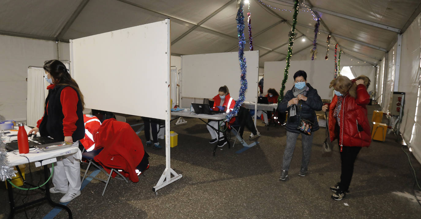 Fotos: La vacunación prosigue en Palencia en el Día de la Constitución
