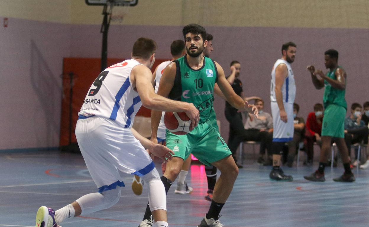 Jugada de un anterior partido del Claret de baloncesto.