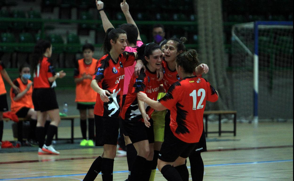 Las jugadoras del Segosala celebran el gol de Valle.