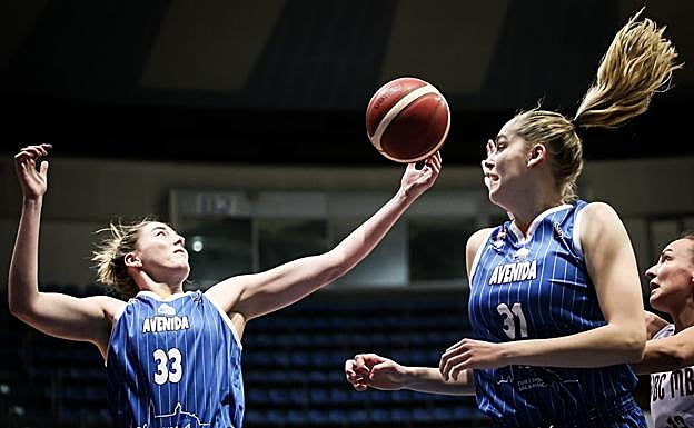 Imagen principal - Un Avenida irregular le gana la batalla al cansancio y al MBA en Moscú de la mano de una genial Kahleah Copper (69-77)
