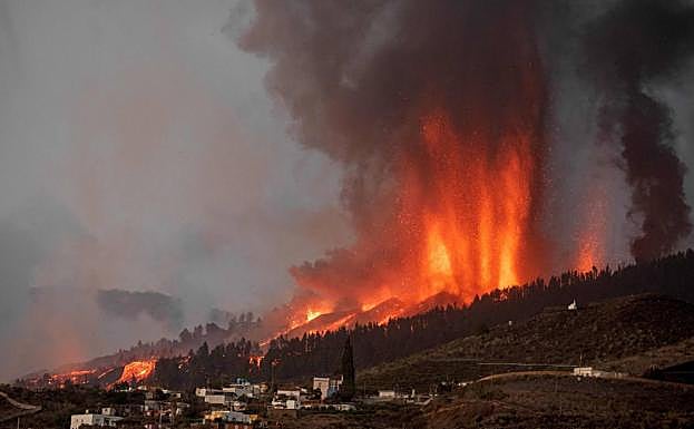 El volcán de La Palma continúa expulsando lava. 