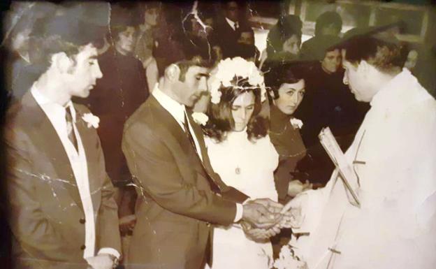 Momento de la ceremonia en la iglesia de Santo Domingo Guzmán de Campaspero.