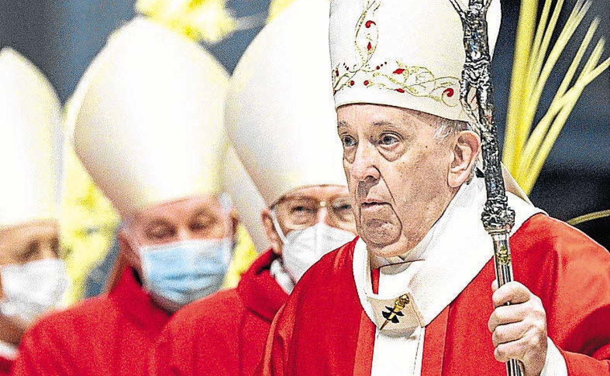 El papa Francisco, durante una misa en el Vaticano en abril de 2020.