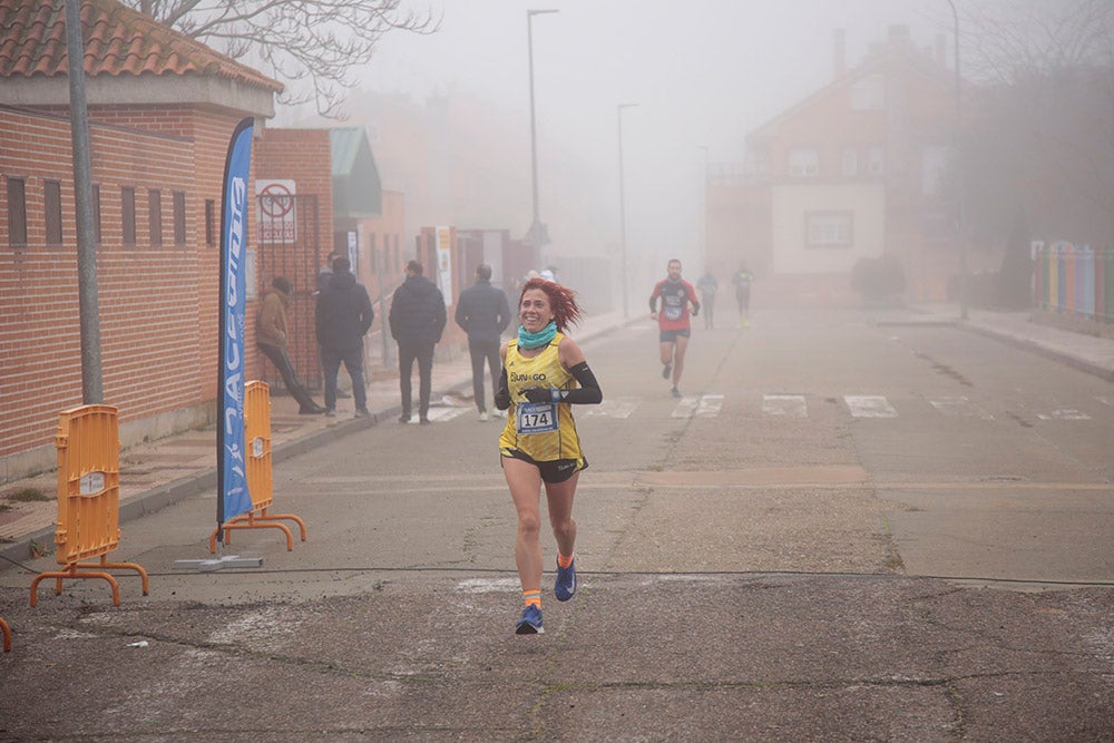 Carbajosa de la Sagrada corre bajo la niebla con sus "Kilómetros Solidarios"