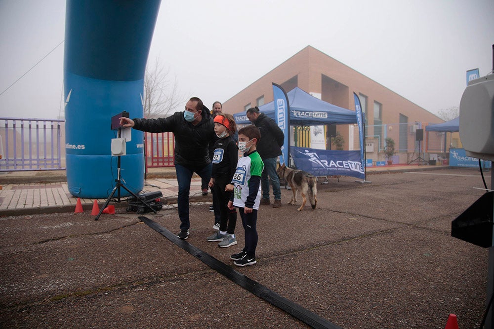 Carbajosa de la Sagrada corre bajo la niebla con sus "Kilómetros Solidarios"
