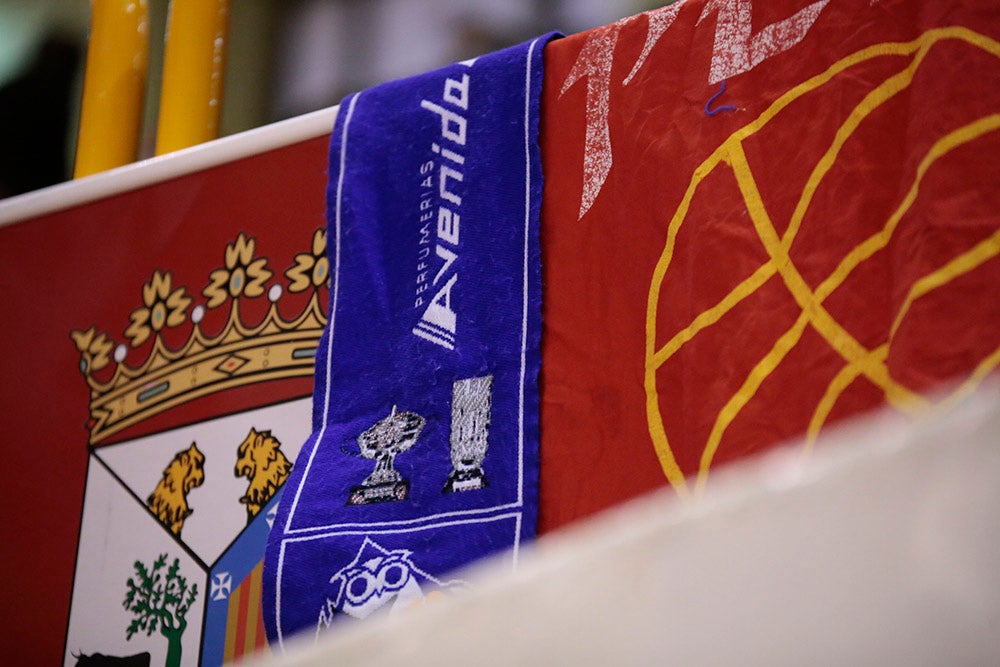 El CB Avenida tira de manual para seguir en lo más alto (75-49)