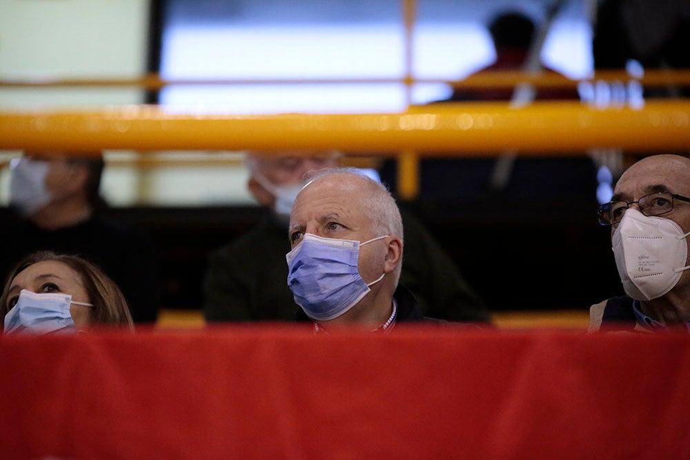 El CB Avenida tira de manual para seguir en lo más alto (75-49)