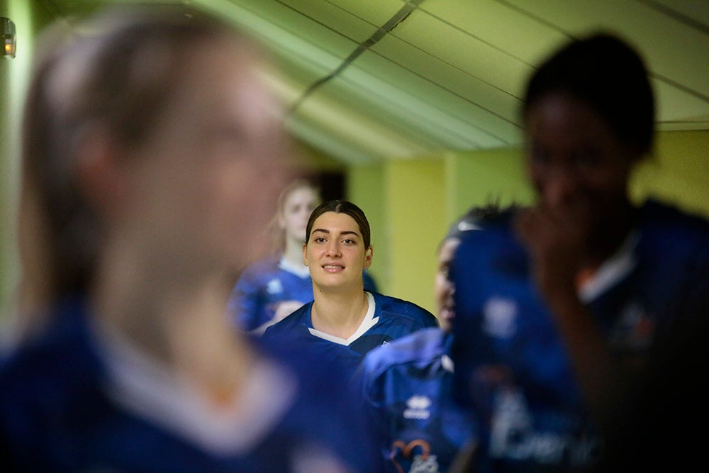 El CB Avenida tira de manual para seguir en lo más alto (75-49)