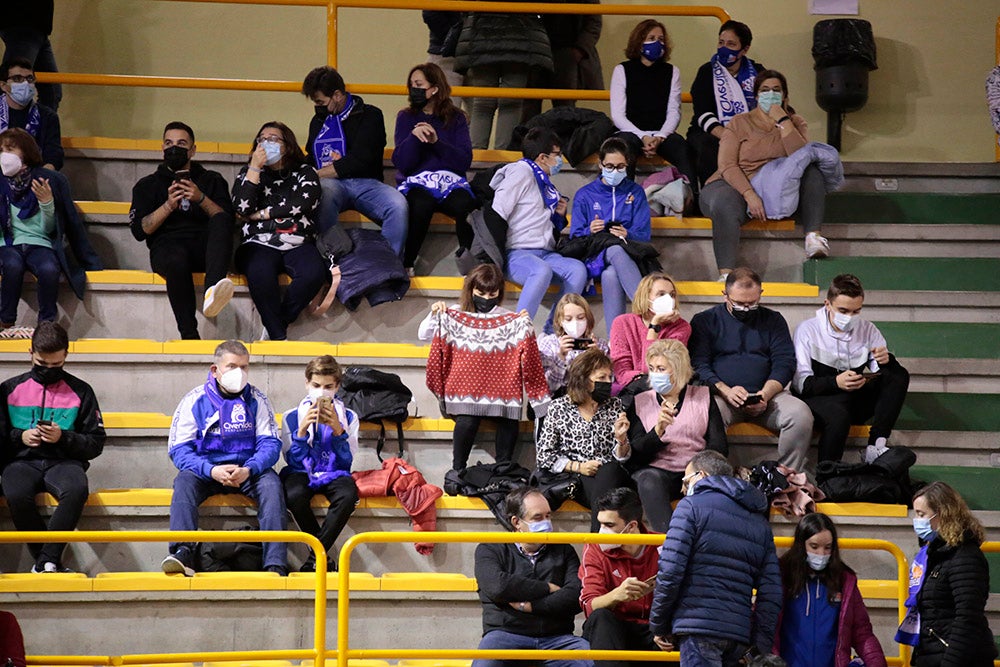 El CB Avenida tira de manual para seguir en lo más alto (75-49)